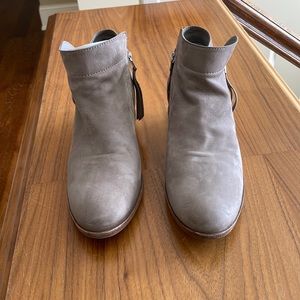 Sam, Edelman Packer Ankle Boot in putty leather, size 8.